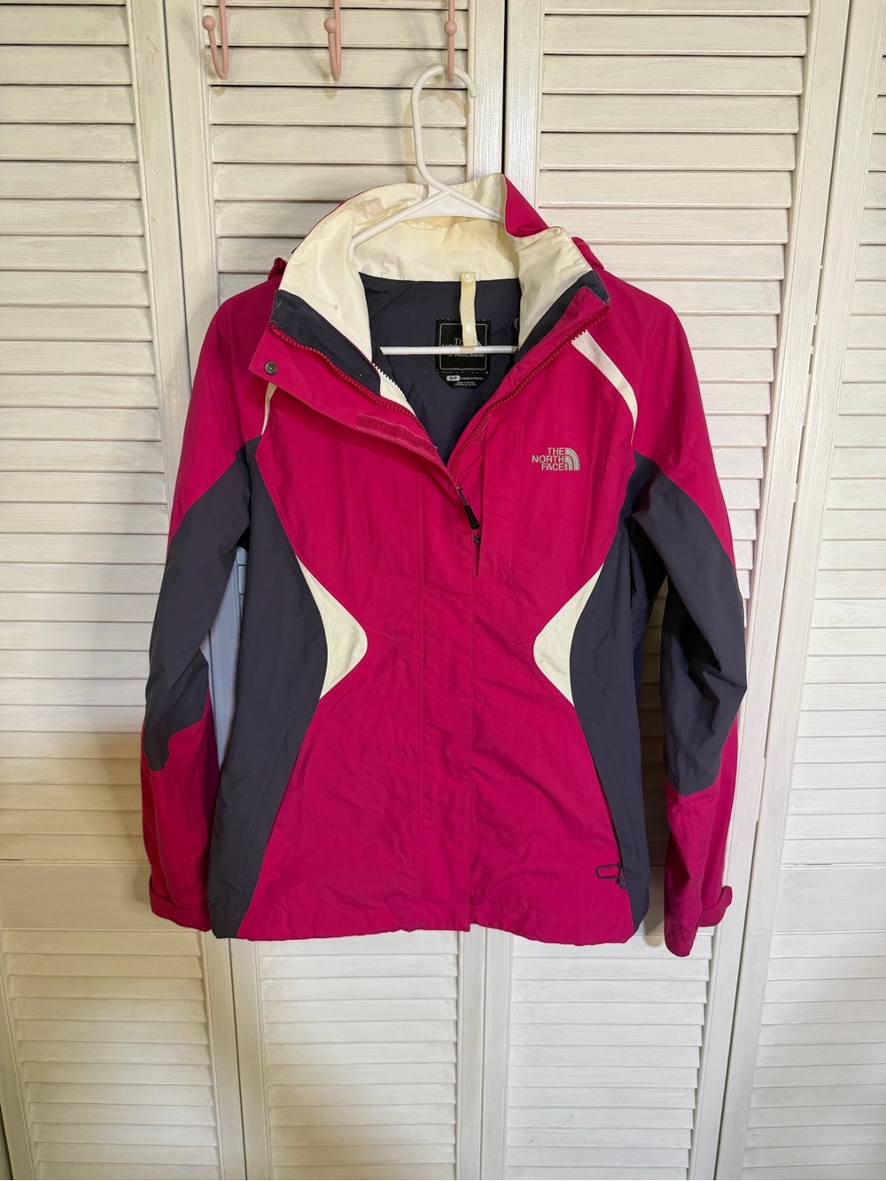 The North Face Women’s Fuchsia, Dark Gray & Cream Ski Jacket